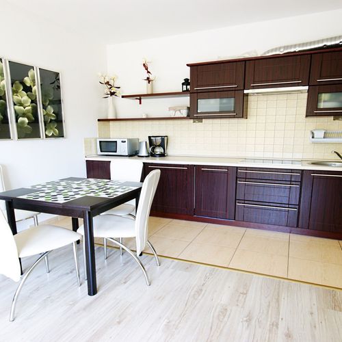 Apartament 4-osobowy na piętrze z balkonem z 2 pomieszczeniami sypialnianymi