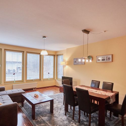 Apartament 4-osobowy na piętrze z balkonem z 2 pomieszczeniami sypialnianymi