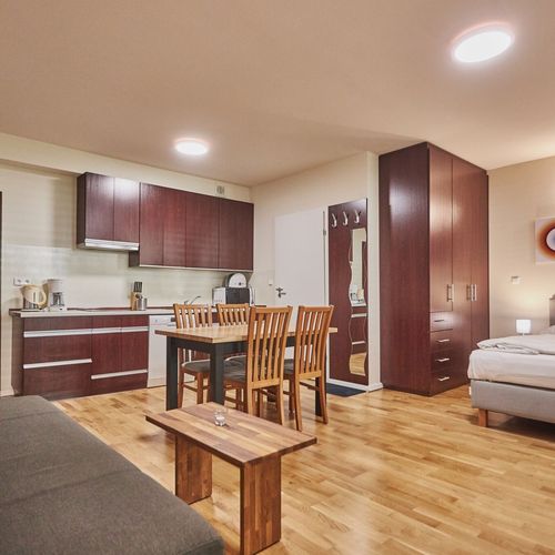 Apartament 4-osobowy na parterze z balkonem z 1 pomieszczeniem sypialnianym