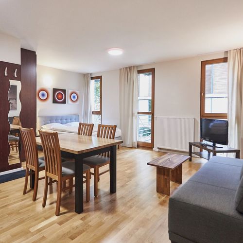 Apartament 4-osobowy na piętrze z balkonem z 1 pomieszczeniem sypialnianym