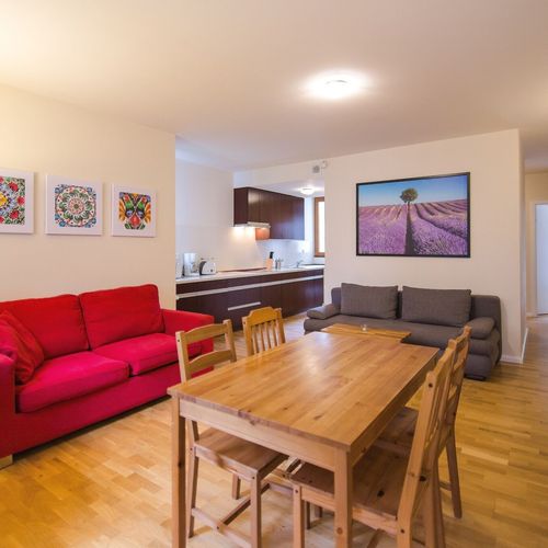 Apartament 6-osobowy na piętrze z balkonem z 3 pomieszczeniami sypialnianymi