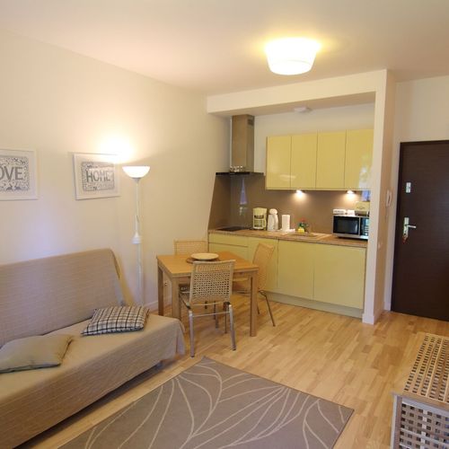 Apartament 4-osobowy na parterze z tarasem z 2 pomieszczeniami sypialnianymi