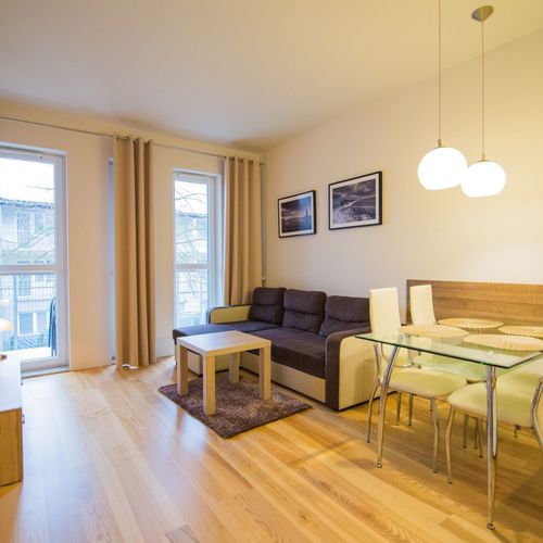 Apartament 4-osobowy na piętrze z balkonem z 2 pomieszczeniami sypialnianymi