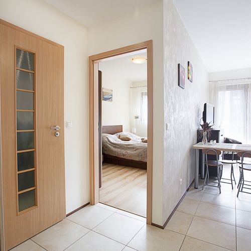 Apartament la etaj cu balcon cu 2 camere pentru 4 pers.