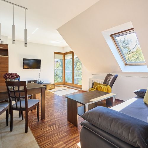 Apartament la etaj cu balcon cu 2 camere pentru 4 pers.
