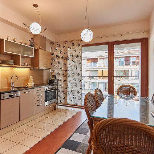 Apartament 4-osobowy na piętrze z balkonem z 2 pomieszczeniami sypialnianymi