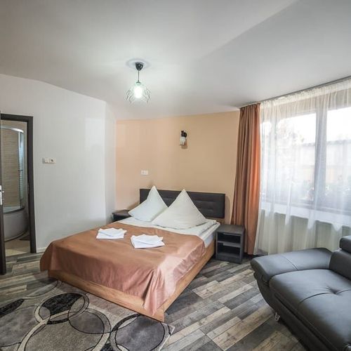 Bungalow pentru 4 pers. (se inchirieaza doar integral)