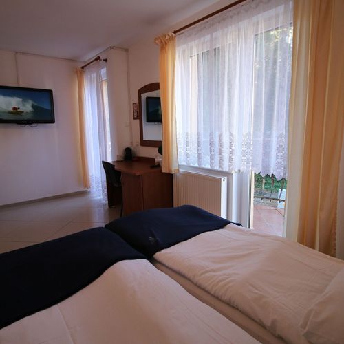 Camera tripla superior cu balcon