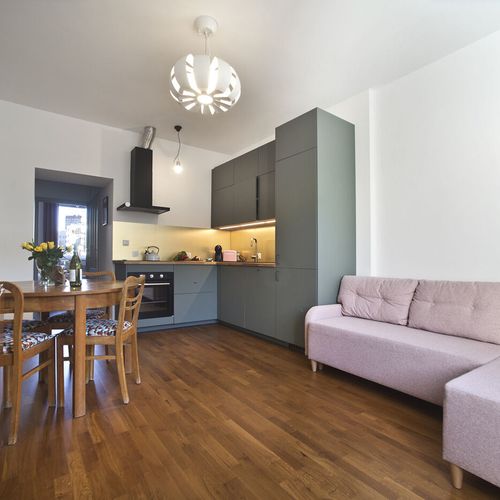 Apartament 4-osobowy na parterze Standard Plus z 2 pomieszczeniami sypialnianymi