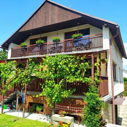 Apartman se sprchou s privátní koupelnou mimo apartmán pro 4 os. se 2 ložnicemi (s možností přistýlky)