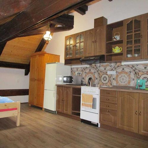 Apartament cu duș cu bucătărie proprie cu 1 camera pentru 6 pers.
