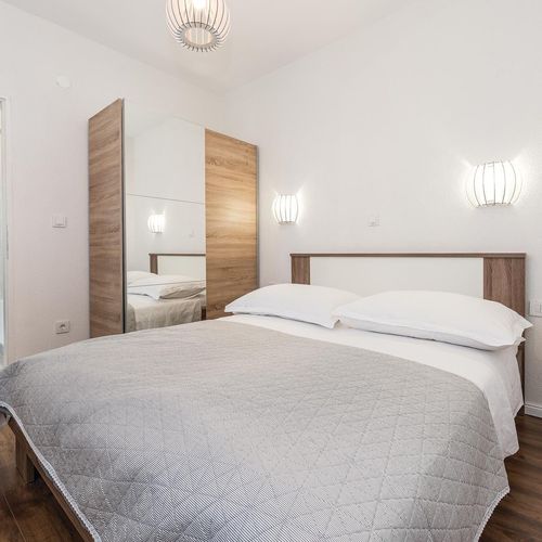 Apartament pentru 4 pers. (se inchirieaza doar integral)