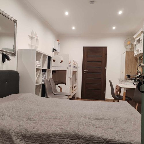 Apartament silver la parter cu 1 camera pentru 4 pers.