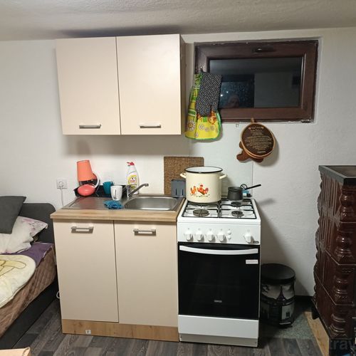 Casa rustică cu baie pentru 3 pers. (se inchirieaza doar integral)
