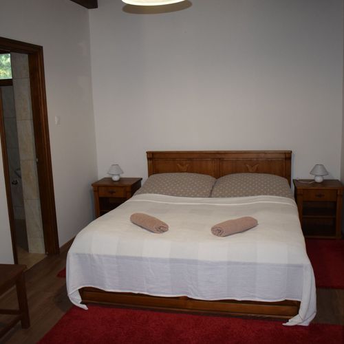 Apartament la parter cu panoramă pentru 13 pers. (se inchirieaza doar integral)