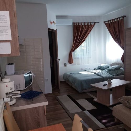 Casă de vacanță pentru 26 pers. (se inchirieaza doar integral)