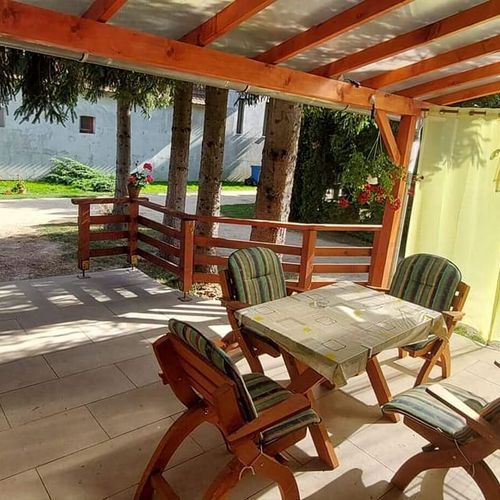Apartament cu terasă cu chicinetă proprie cu 1 camera pentru 4 pers.