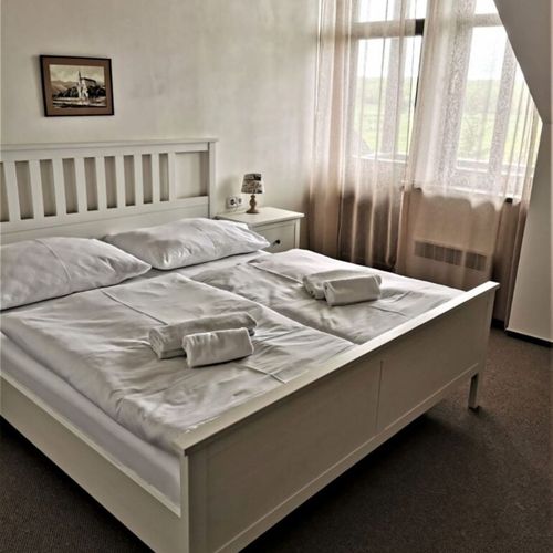 Apartman s balkónem se sprchou s manželskou postelí s 1 ložnicí (s možností přistýlky)