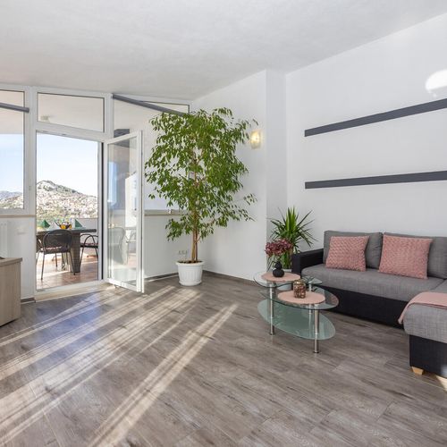 Apartament pentru 5 pers. (se inchirieaza doar integral)