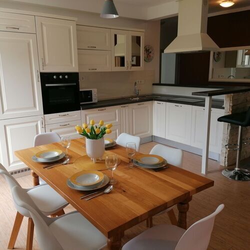 Apartament cu vedere spre mare cu 3 camere pentru 8 pers.