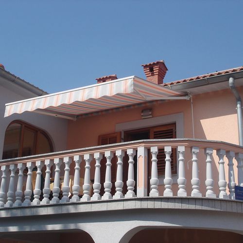 Apartament studio cu vedere parțială spre mare cu 1 camera pentru 2 pers.