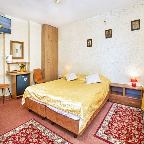 Pokój 4-osobowy Tourist z widokiem na ogród