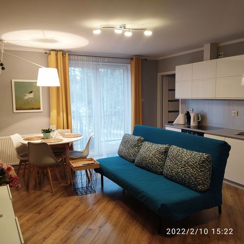 Apartament 6-osobowy Standard Plus z balkonem z 3 pomieszczeniami sypialnianymi