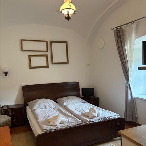 Apartman se sprchou s vlastní kuchyňkou s manželskou postelí s 1 ložnicí