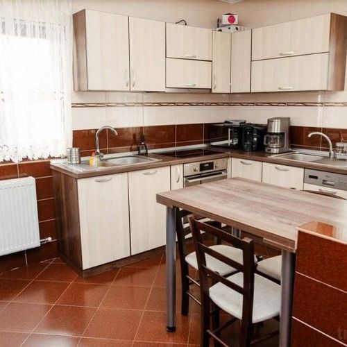 Casă de vacanță pentru 11 pers. (se inchirieaza doar integral)