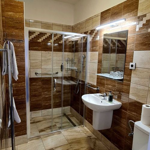 Apartament cu duș pentru 3 pers.