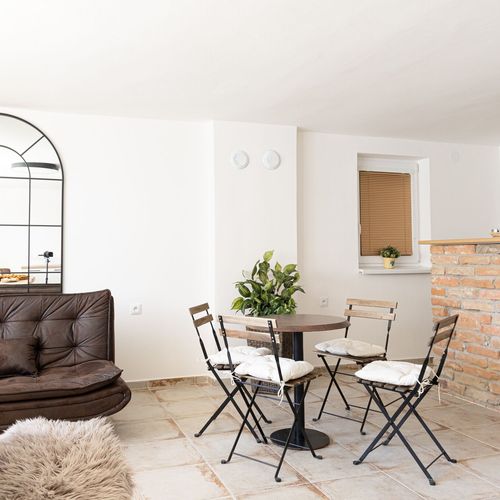 Apartman se sprchou s privátní koupelnou mimo apartmán pro 2 os. s 1 ložnicí (s možností přistýlky)