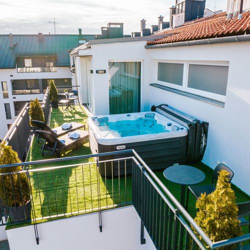 Suita deluxe cu balcon cu 1 camera pentru 2 pers.