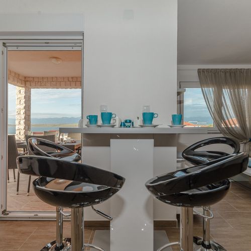 Apartament cu aer condiționat cu balcon cu 2 camere pentru 6 pers. A-18546-c
