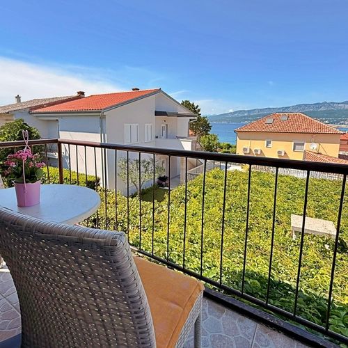 Apartament cu aer condiționat cu terasă cu 2 camere pentru 4 pers. A-18710-a