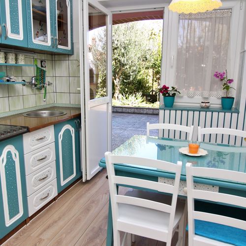 Apartament cu aer condiționat cu terasă cu 2 camere pentru 4 pers. A-18735-a