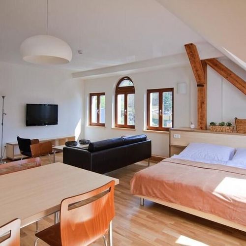 Apartman se sprchou s privátní koupelnou mimo apartmán pro 4 os.