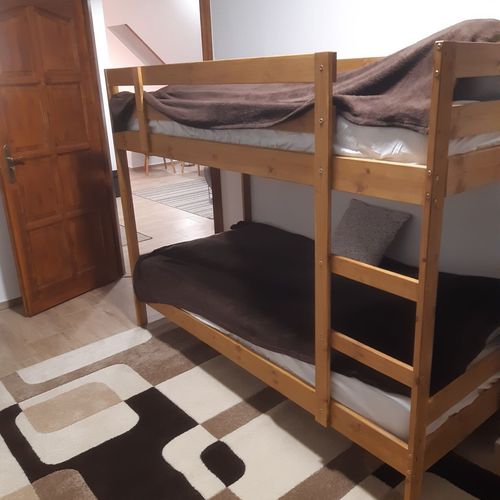 Casă de vacanță 1 pat în dormitor comun pentru 1 pers. (se inchirieaza doar integral)
