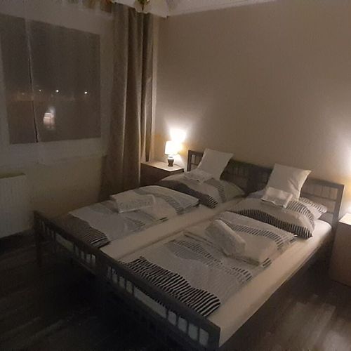 Rodinný Apartman (jako celek) s privátní koupelnou mimo apartmán pro 4 os. (s možností přistýlky)