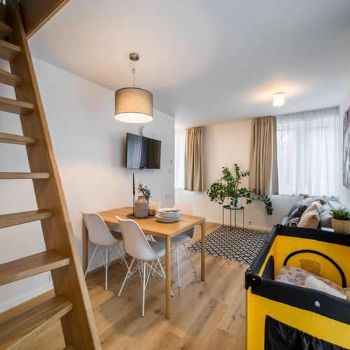 Apartman se sprchou s privátní koupelnou mimo apartmán pro 4 os. (s možností přistýlky)