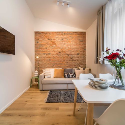 Apartman se sprchou s privátní koupelnou mimo apartmán pro 2 os. (s možností přistýlky)