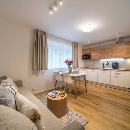 Apartman se sprchou s privátní koupelnou mimo apartmán pro 4 os. (s možností přistýlky)