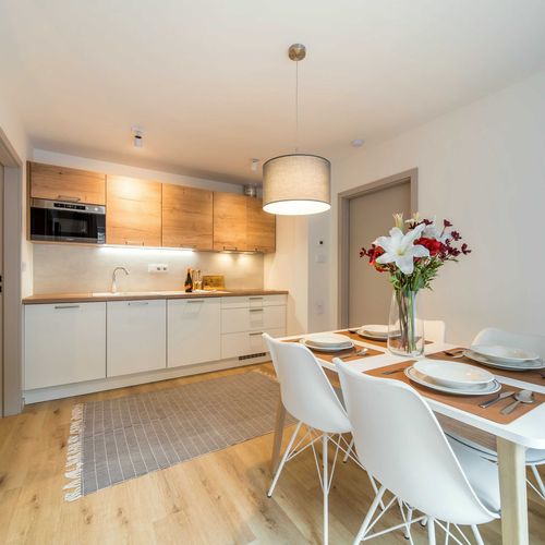 Apartman se sprchou s privátní koupelnou mimo apartmán pro 5 os. (s možností přistýlky)