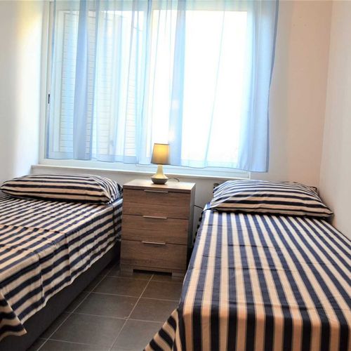 Apartament standard cu terasă cu 4 camere pentru 8 pers.