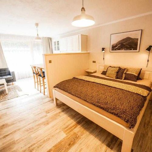 Apartman se sprchou s privátní koupelnou mimo apartmán pro 2 os.