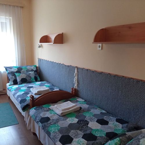 Casă de vacanță familial(ă) întreaga unitate pentru 8 pers. (se inchirieaza doar integral) (se poate solicita pat suplimentar)