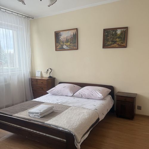 Camera cvadrupla familial(ă) la etaj