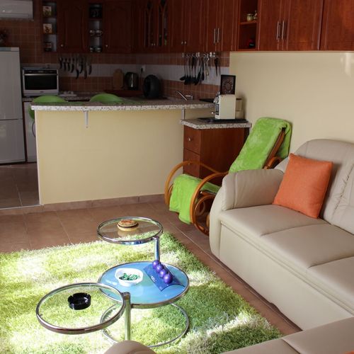 Apartament junior la parter cu 1 camera pentru 2 pers. (se poate solicita pat suplimentar)