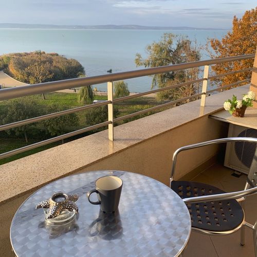 Apartament silver cu vedere spre lac cu 1 camera pentru 3 pers.