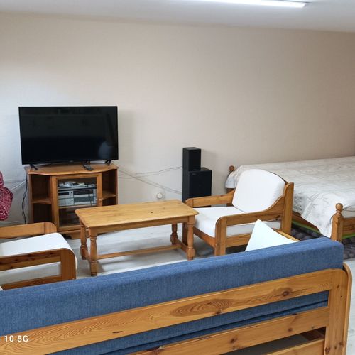 Apartament întreaga unitate cu aer condiționat pentru 4 pers. (se inchirieaza doar integral) (se poate solicita pat suplimentar)