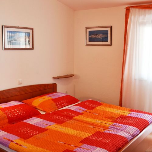 Apartament standard cu balcon cu 3 camere pentru 5 pers.